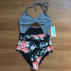 NWT Cupshe Bathing Suit. Size Small